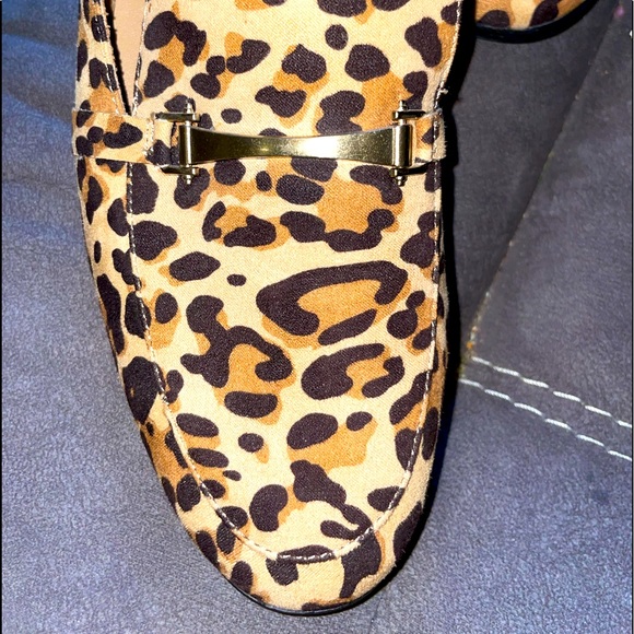 Beautiful Leopard Print Loafers - Picture 2 of 11